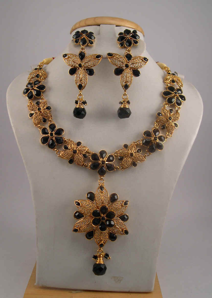 Antique Jewelry Necklace Sets